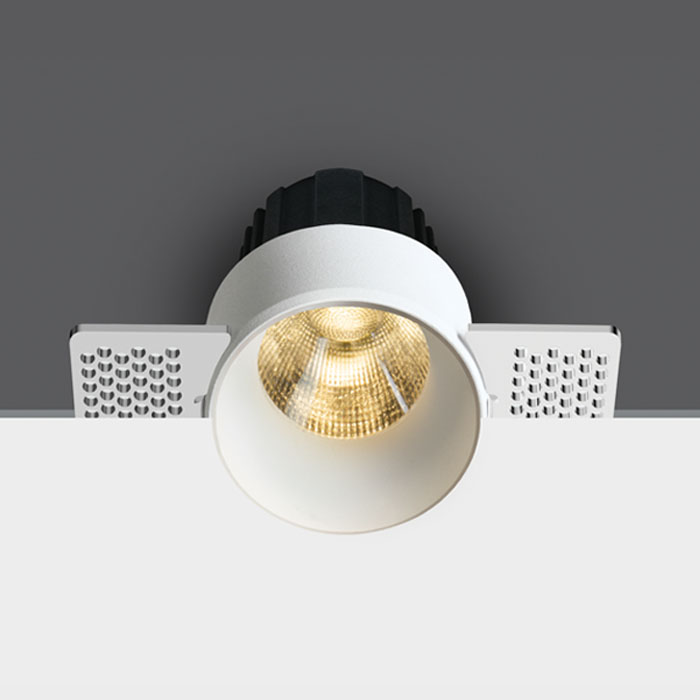 10112BTR/W/V WHITE COB 12W CCTV 2-STEP TRIMLESS DARK LIGHT 700mA